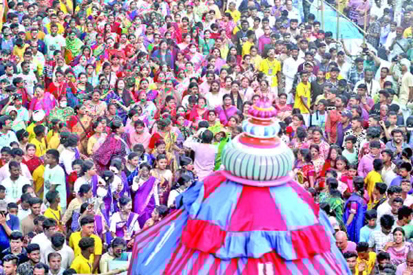 বর্ণিল রথযাত্রা উৎসব