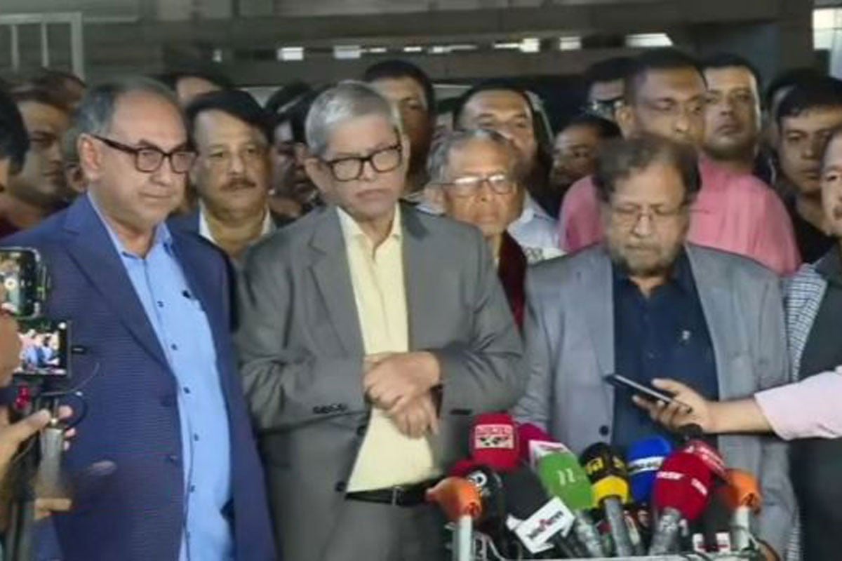 চীন সফর শেষে দেশে ফিরেছে বিএনপির প্রতিনিধি দল