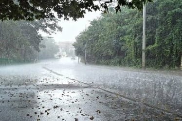 দেশের বিভিন্ন স্থানে বজ্রসহ বৃষ্টির পূর্বাভাস