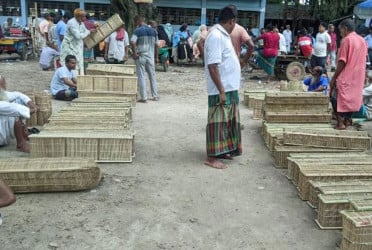চাহিদা বেড়েছে মাছ ধরার সরঞ্জামের