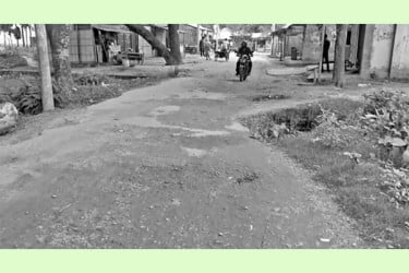 ঢিমেতালে সড়ক নির্মাণ