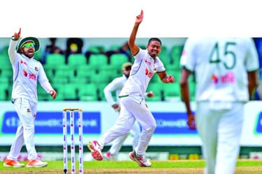 ব্যাটিং ব্যর্থতার দিনে উজ্জ্বল তাইজুল
