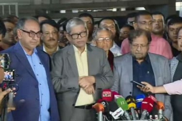 চীন সফর শেষে দেশে ফিরেছে বিএনপির প্রতিনিধি দল
