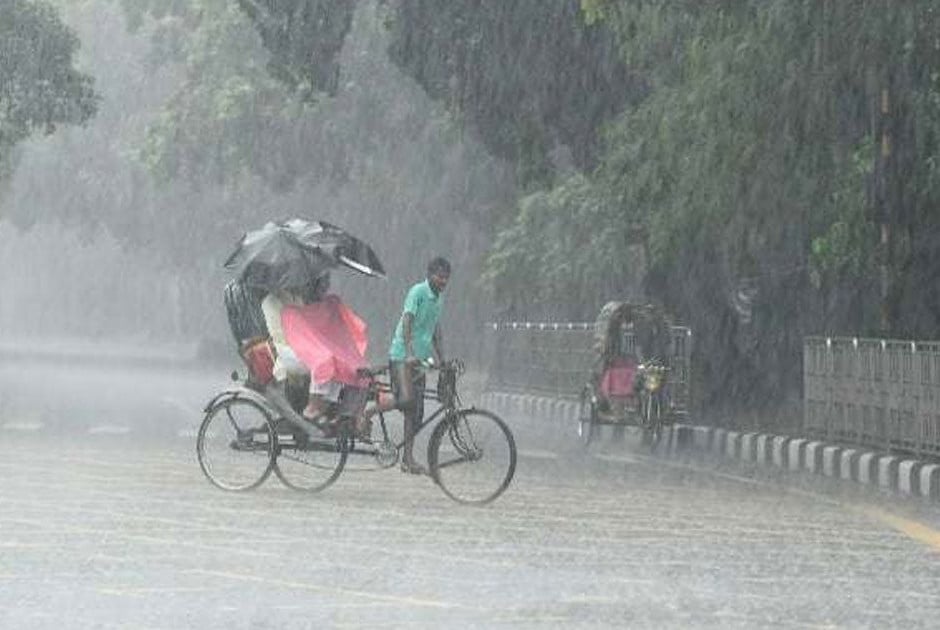 দুপুরের মধ্যে সাত জেলায় ভারি বর্ষণের আভাস