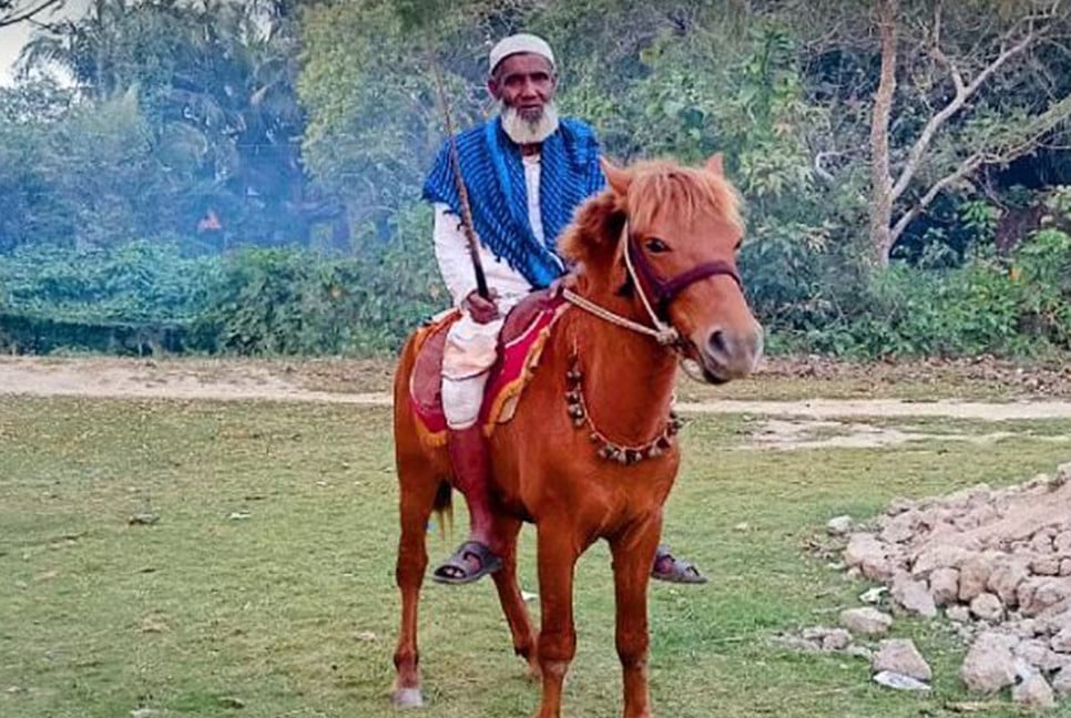 সেই গোরখোদক মনু মিয়া মারা গেছেন