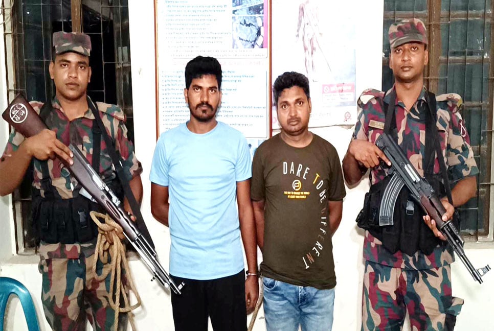 পতাকা বৈঠকের মাধ্যমে ২ বাংলাদেশিকে ফেরত দিল বিএসএফ