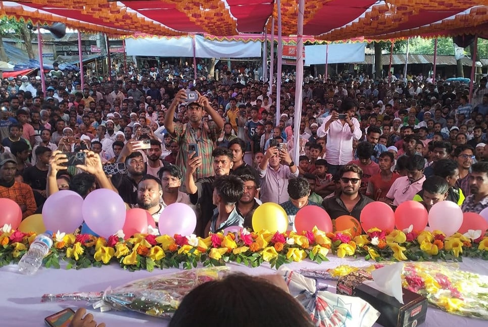 প্রতিহতের ঘোষণা উপেক্ষা করে রুমিন ফারহানার জনসভা, মানুষের ঢ্ল