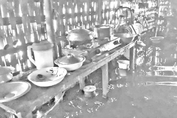 ভারী বৃষ্টি, পানিবন্দি শতাধিক পরিবার