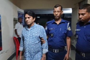 সাংবাদিকদের নিয়ে ফেসবুকে অপপ্রচারের অভিযোগে যুবক গ্রেফতার