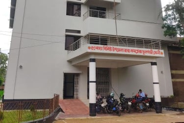 শয্যা বাড়লেও, জনবল-সরঞ্জামের ঘাটতিতে ভেঙে পড়েছে ফুলগাজী স্বাস্থ্য সেবা