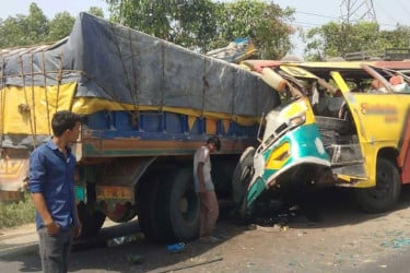 মহাসড়কে দুর্ঘটনায় প্রাণ গেল কনস্টেবলের