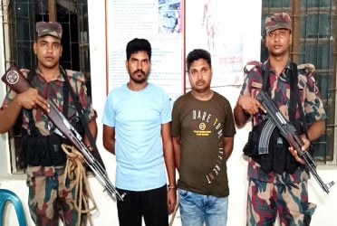 পতাকা বৈঠকের মাধ্যমে ২ বাংলাদেশিকে ফেরত দিল বিএসএফ