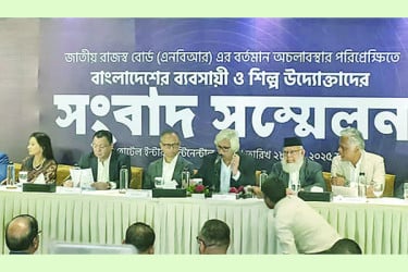 পিঠ দেয়ালে ঠেকে গেছে ব্যবসায়ীদের