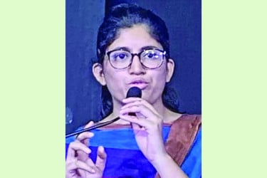 সরে দাঁড়ালেন উমামা ফাতেমা