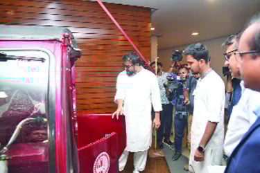 পল্টন ধানমন্ডি উত্তরায় চলবে বুয়েটের নকশায় তৈরি অটোরিকশা