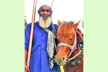 মারা গেলেন কিশোরগঞ্জের সেই গোরখোদক মনু মিয়া