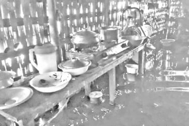 ভারী বৃষ্টি, পানিবন্দি শতাধিক পরিবার