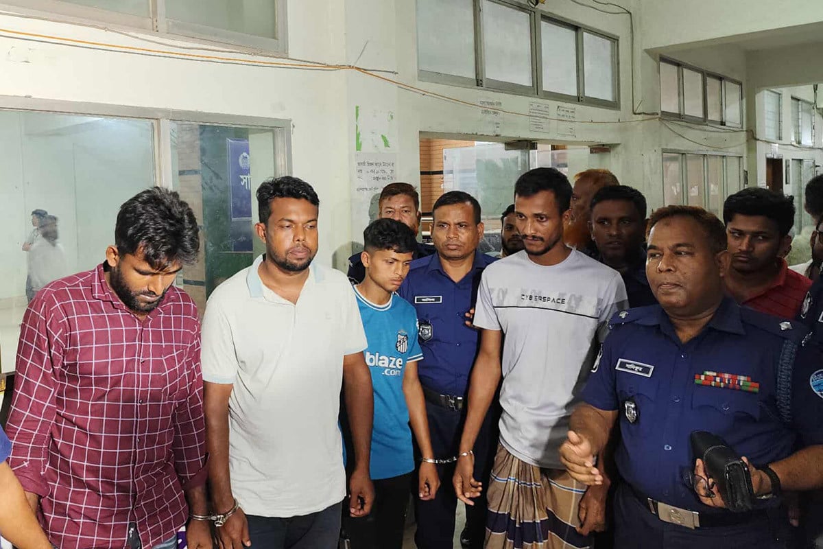 মুরাদনগরের ঘটনায় ৪ জনের নামে পর্নোগ্রাফি মামলা, কারাগারে প্রেরণ