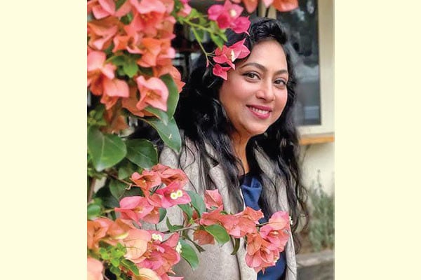 ফুলের বাগানে রাতের আলো