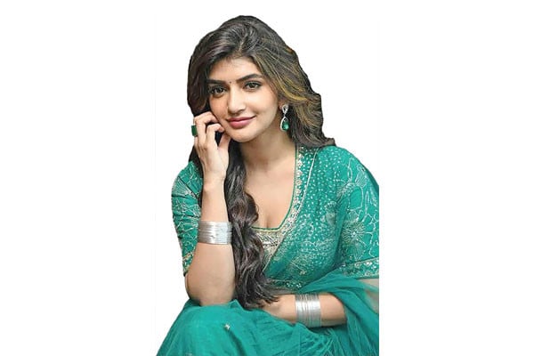 দাম বাড়ালেন শ্রীলীলা