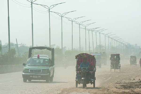 ধুলায় দূষণ বাতাসে রাজধানী