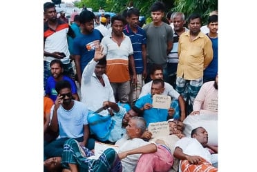 আলু সংরক্ষণে অতিরিক্ত ভাড়া আদায়ের প্রতিবাদে মহাসড়ক অবরোধ