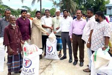 কুলাউড়ায় ১০০ পরিবার পেলো জাকাত ফাউন্ডেশনের চাল