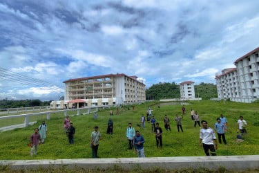 ১ মিনিটে একশো বৃক্ষরোপণ কর্মসূচি পালন