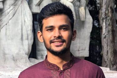 নিরাপত্তার স্বার্থে আমার লাইসেন্স করা বৈধ অস্ত্র আছে: আসিফ মাহমুদ