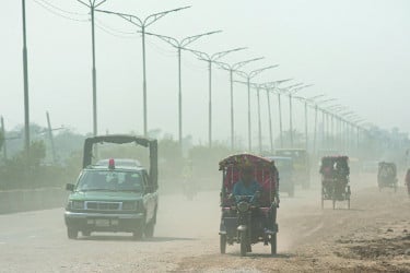 ধুলায় দূষণ বাতাসে রাজধানী
