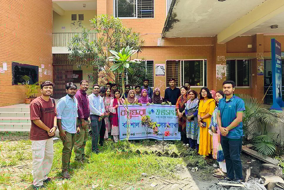 বরিশাল বিশ্ববিদ্যালয়ে বসুন্ধরা শুভসংঘের বৃক্ষরোপণ কর্মসূচি ও পরিচিতি সভা