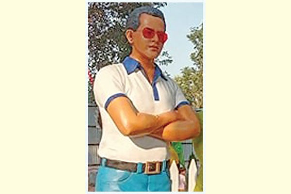 তারকাদের নামেই নাম