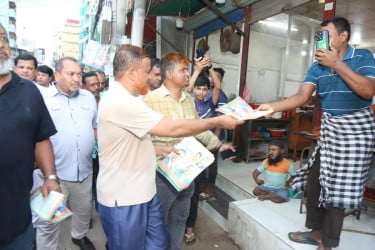 ৩১ দফা বাস্তবায়নে খিলক্ষেতে বিএনপির লিফলেট বিতরণ