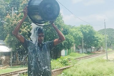 ভালোবেসে বিয়ে, স্ত্রী তালাক দেওয়ায় দুধ দিয়ে গোসল