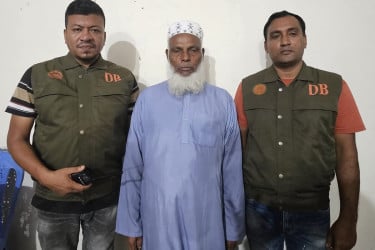 তালগাছ কেটে পাঁচ শতাধিক বাবুই ছানা হত্যায় প্রধান আসামি গ্রেফতার