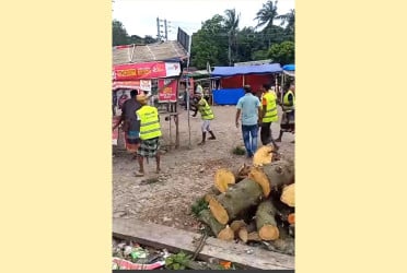 ভাঙ্গায় এক্সপ্রেসওয়ের ফুটপাত দখলমুক্ত করতে উচ্ছেদ অভিযান