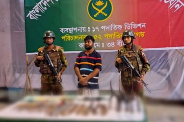 ইয়াবা সম্রাট ‘পলিথিন তবারক’ গ্রেফতার