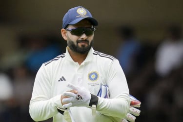 পা হারানোর সম্ভাবনা ছিল পন্থের, জানালেন চিকিৎসক