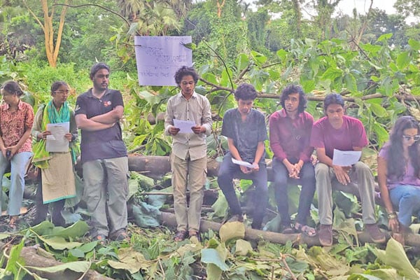 অনুমতি ছাড়াই জাবিতে অর্ধশত গাছ কাটায় ক্ষোভ শিক্ষার্থীদের