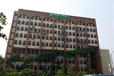 গণঅভ্যুত্থানে শহীদদের রুহের মাগফিরাত কামনায় জাতীয় মসজিদে বিশেষ দোয়া