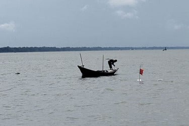 দেশের নদীবন্দরগুলোতে ১ নম্বর সতর্ক সংকেত