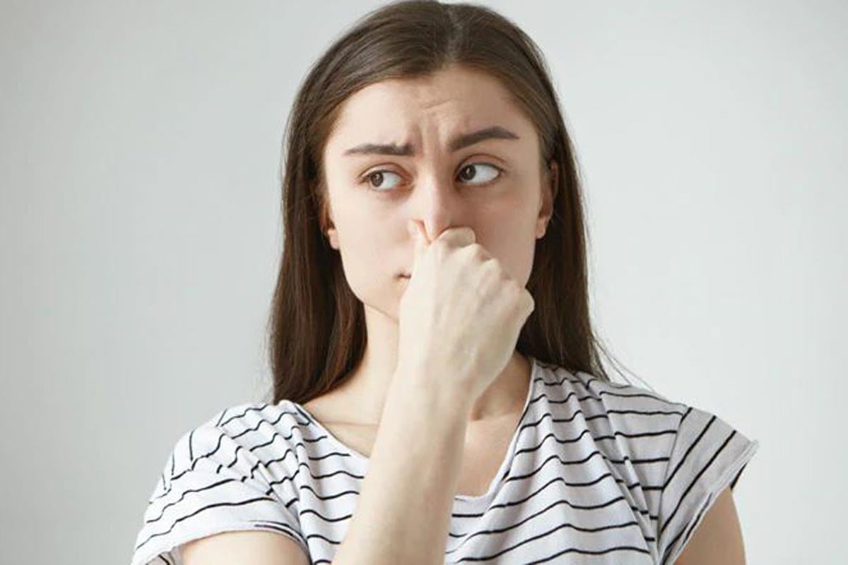 গরমে ঘামের দুর্গন্ধ থেকে রক্ষা পেতে যা করবেন