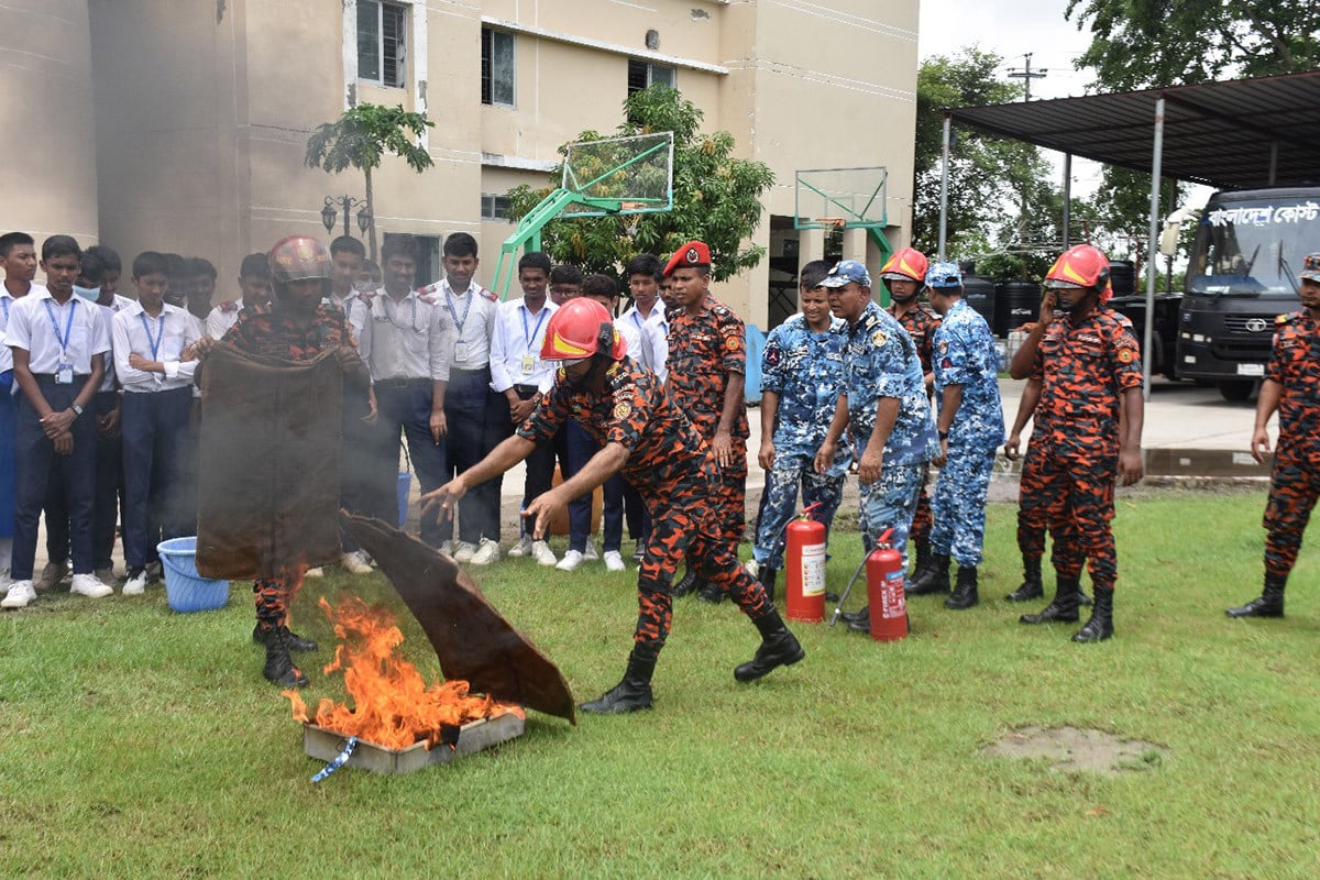 মোংলায় দুর্যোগকালীন উদ্ধার অভিযান-অগ্নি নির্বাপণী প্রশিক্ষণ