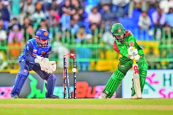 লন্ডভন্ড ব্যাটিংয়ে মিরাজদের হার