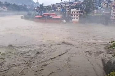 বৃষ্টিতে নাজেহাল হিমাচলে ৪ জনের মৃত্যু, নিখোঁজ অন্তত ১৬