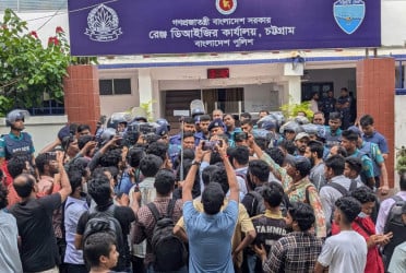 পটিয়ায় ওসির অপসারণ দাবিতে থানা ঘেরাও, মহাসড়সক অবরোধ
