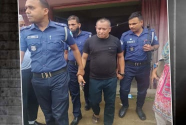 ফিজিওথেরাপিস্ট হয়ে গেলেন চিকিৎসক