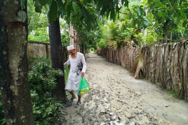 বরিশালে কাচা রাস্তায়  জনভোগান্তি
