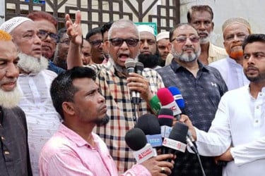 সিলেটের জেলা প্রশাসকের বিরুদ্ধে ক্ষেপলেন সাবেক মেয়র আরিফ