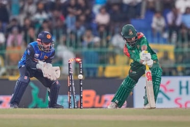 লঙ্কান ঘূর্ণিতে লন্ডভন্ড বাংলাদেশ